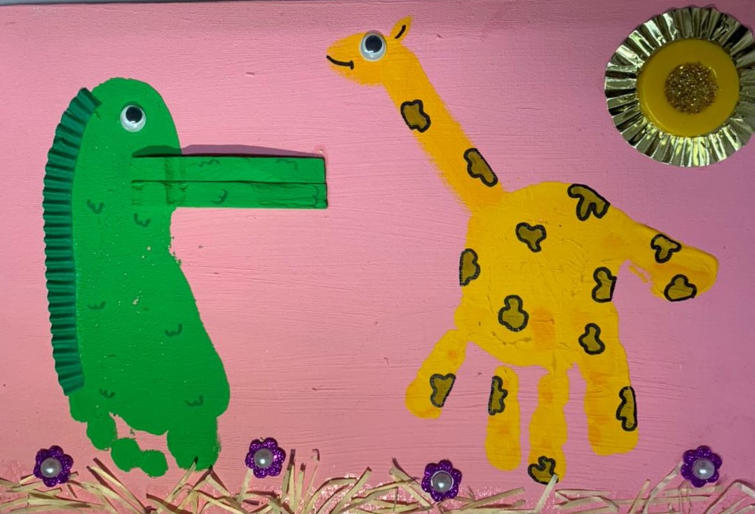 SARA MARANHÃO DA PENHA - O CROCODILO E A GIRAFA COMPARTILHARAM DE UM DIA ENSOLORADO.